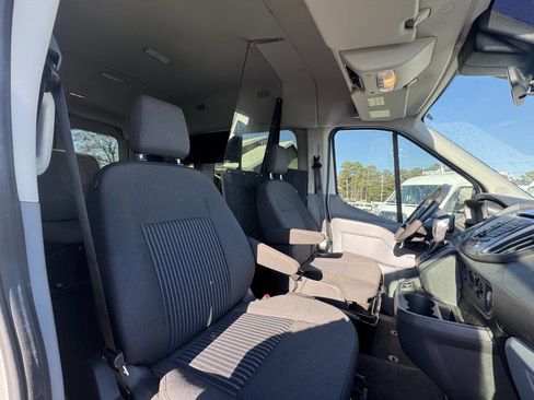 Used 2018 Ford Transit 150 XLT image 4