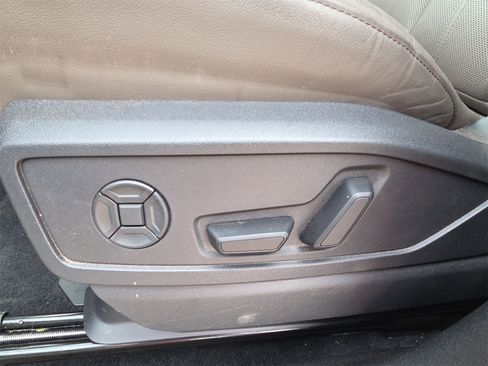 Certified 2025 Audi Q5 Premium Plus w/ Premium Plus image 17