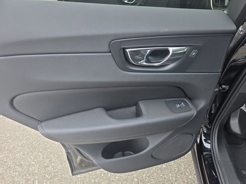 Certified 2022 Volvo XC60 B5 Momentum w/ Climate Package image 17