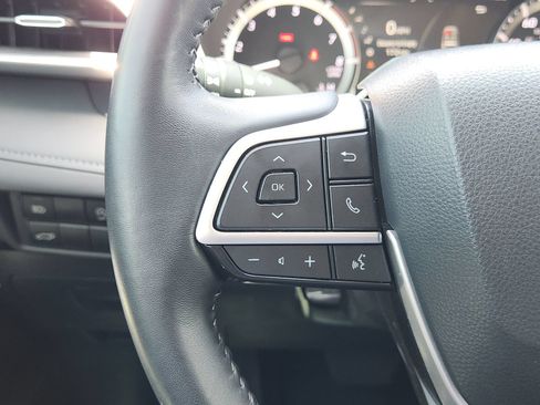 Used 2023 Toyota Highlander XLE FWD image 31