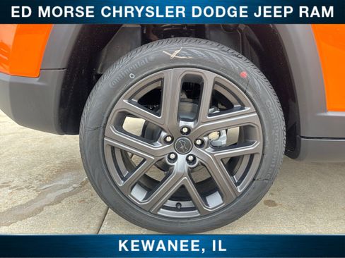 New 2026 Jeep Compass Latitude w/ Sun and Sound Group image 17