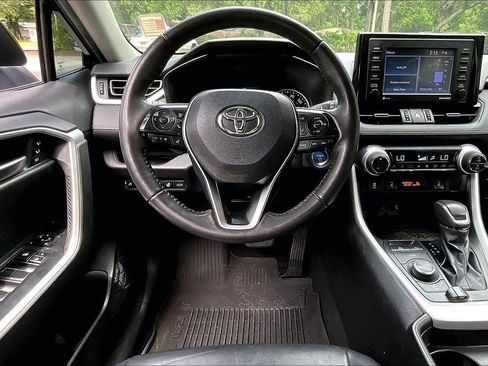 Used 2021 Toyota RAV4 XLE Premium AWD/4WD image 8