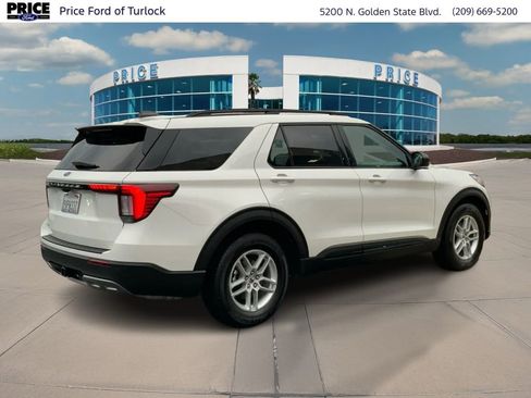 Used 2026 Ford Explorer Active w/ Active Comfort Package image 5