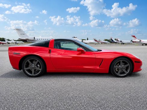 Used 2005 Chevrolet Corvette Coupe w/ Preferred Equipment Group RWD image 2