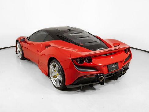 Used 2022 Ferrari F8 Tributo RWD image 5