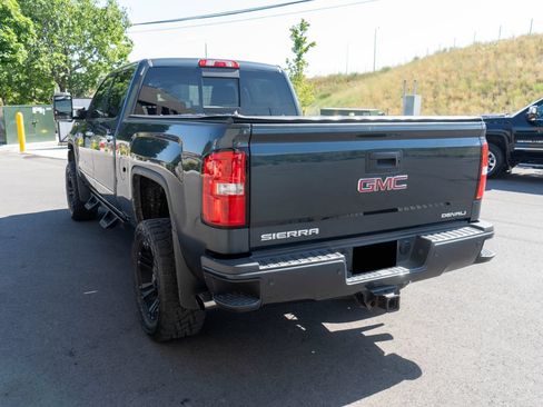 Used 2017 GMC Sierra 2500 Denali w/ Suspension Package, Off-Road AWD/4WD image 5