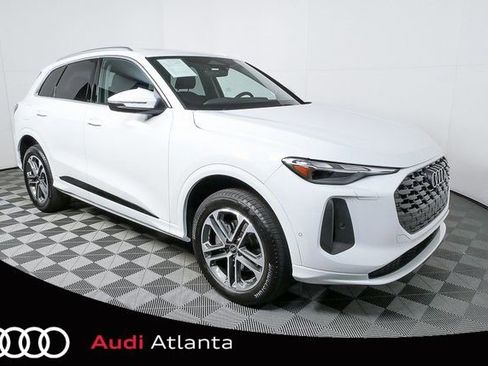 Used 2025 Audi Q5 Premium w/ Convenience Package image 1