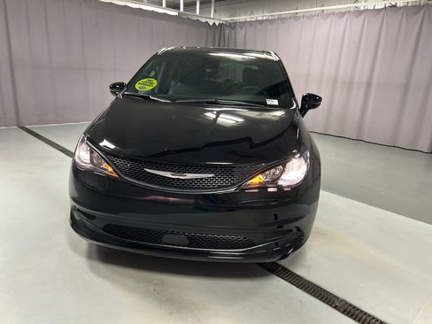 New 2026 Chrysler Voyager LX image 2