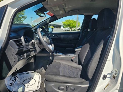 Certified 2025 Nissan Leaf SV Plus FWD image 27