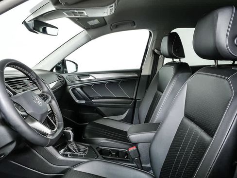 Certified 2023 Volkswagen Tiguan SE FWD image 8