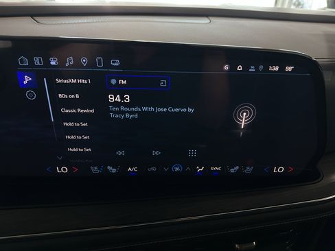 New 2025 Chevrolet Suburban Premier image 18