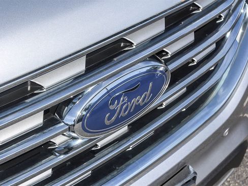 Used 2022 Ford Edge Titanium image 16