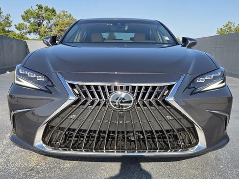 Used 2025 Lexus ES 300h Ultra Luxury w/ Accessory Package (Z2) FWD image 8