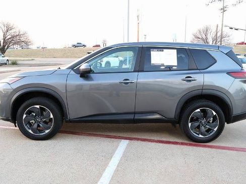 Certified 2025 Nissan Rogue SV image 2