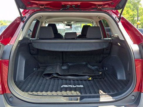 Certified 2022 Toyota RAV4 LE AWD/4WD image 28