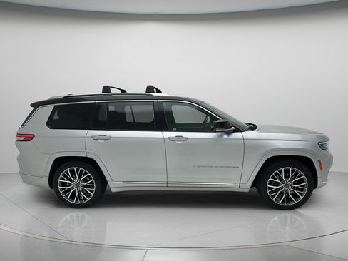 Used 2023 Jeep Grand Cherokee L Summit AWD/4WD image 4