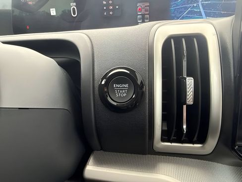 Used 2025 Ford Expedition Active RWD image 13