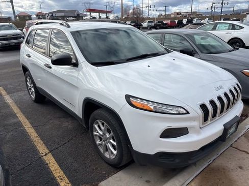 Used 2016 Jeep Cherokee Sport image 7