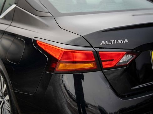 Used 2024 Nissan Altima 2.5 SV image 9