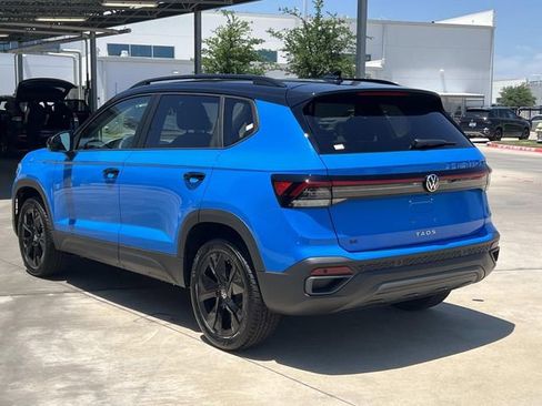 New 2026 Volkswagen Taos SE FWD image 9