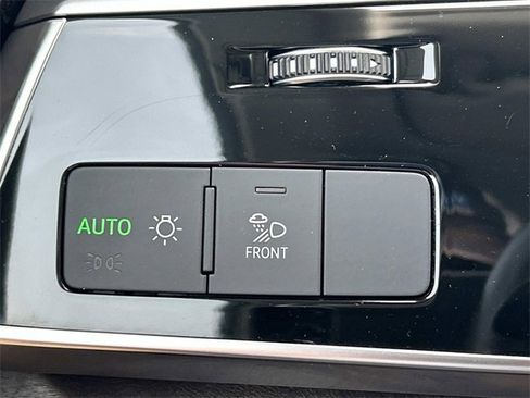 Used 2020 Audi Q8 Premium Plus w/ Premium Plus Package image 32