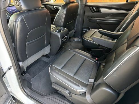 Used 2025 Buick Enclave Preferred image 32