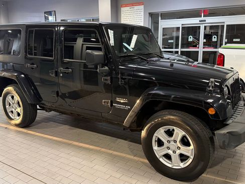 Used 2012 Jeep Wrangler Unlimited Sahara AWD/4WD image 3