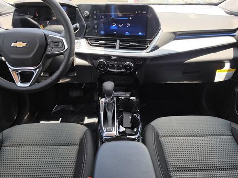 New 2026 Chevrolet Trax LT w/ LT Convenience Package FWD image 16