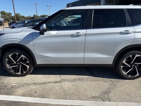 Used 2024 Mitsubishi Outlander SE image 46