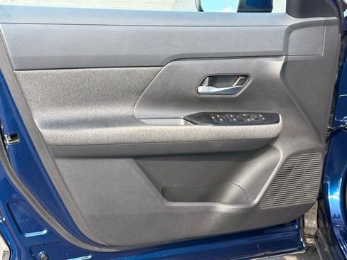 Certified 2025 Nissan Kicks SV AWD/4WD image 12