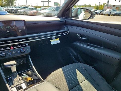Used 2025 Hyundai Santa Cruz SE image 14