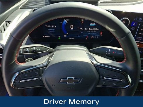 Used 2025 Chevrolet Equinox EV RS w/ Convenience Package II AWD/4WD image 4