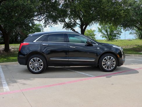Used 2018 Cadillac XT5 Premium Luxury FWD image 8
