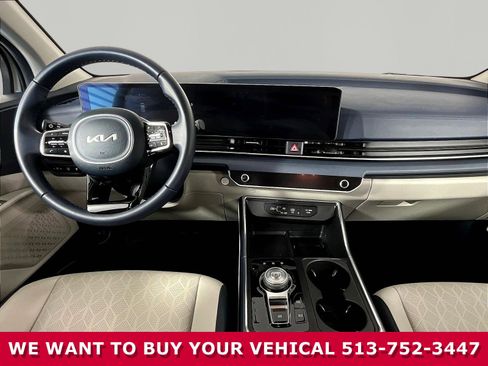 Used 2025 Kia Carnival EX FWD image 7