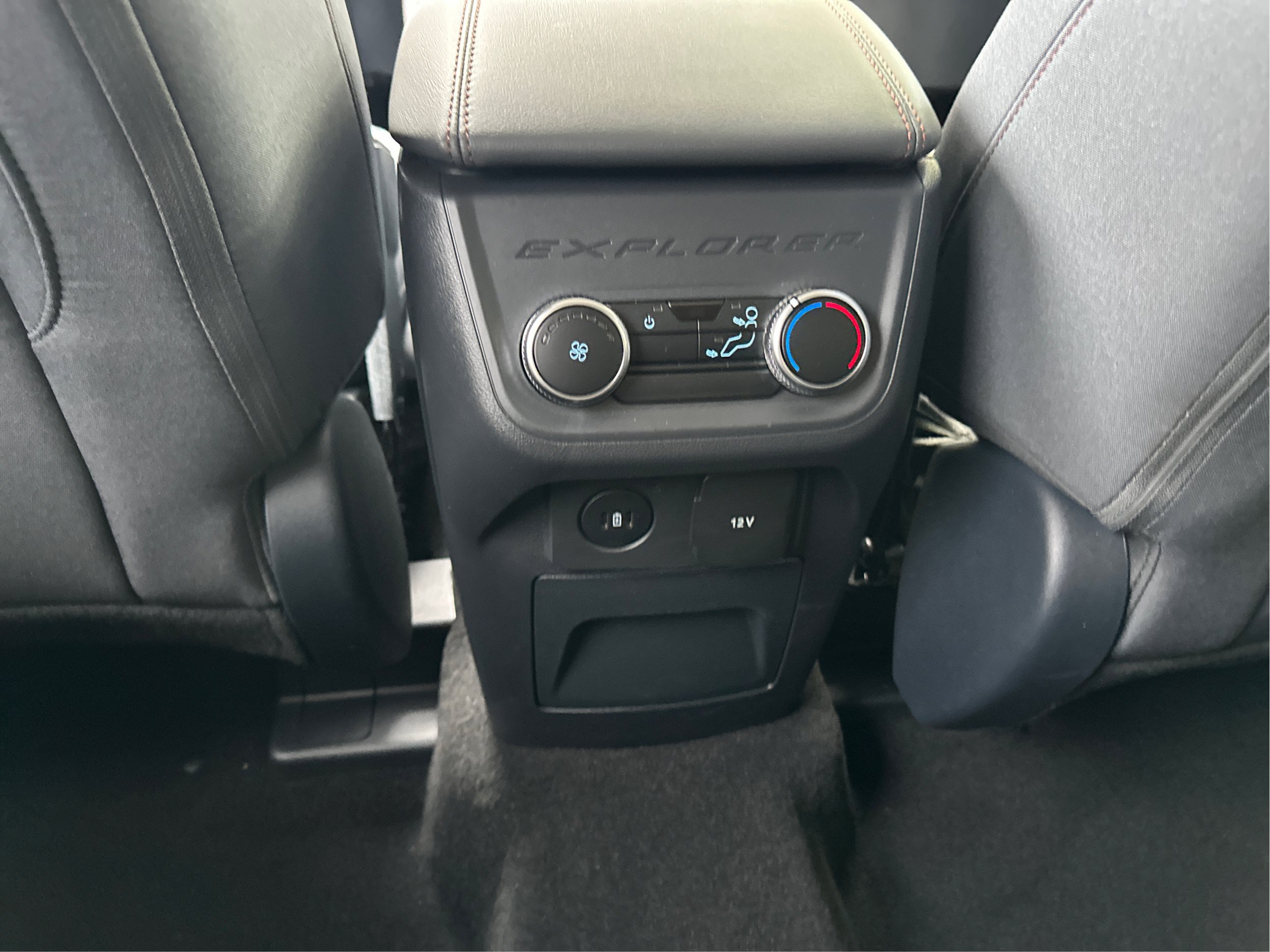 Used 2025 Ford Explorer Active AWD/4WD image 22
