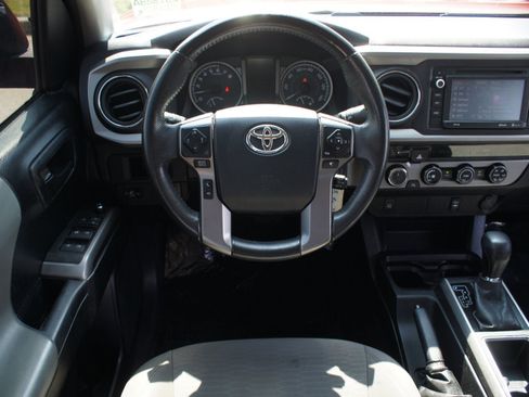 Used 2017 Toyota Tacoma SR5 w/ Tow Package AWD/4WD image 5