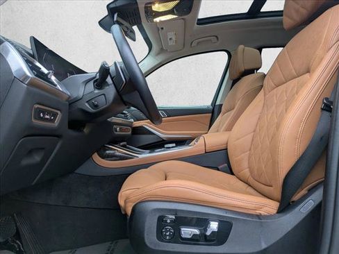 Used 2024 BMW X7 xDrive40i w/ Premium Package image 17