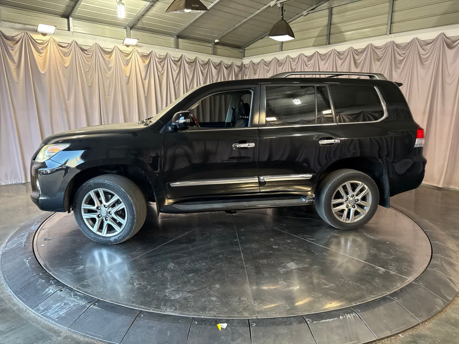 Used 2013 Lexus LX 570 4WD w/ Luxury Pkg w/Pre-crash image 8