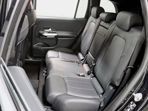 Used 2021 Mercedes-Benz GLB 250 4MATIC w/ Premium Package image 32