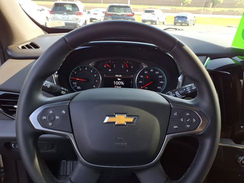 Used 2023 Chevrolet Traverse LT FWD image 11