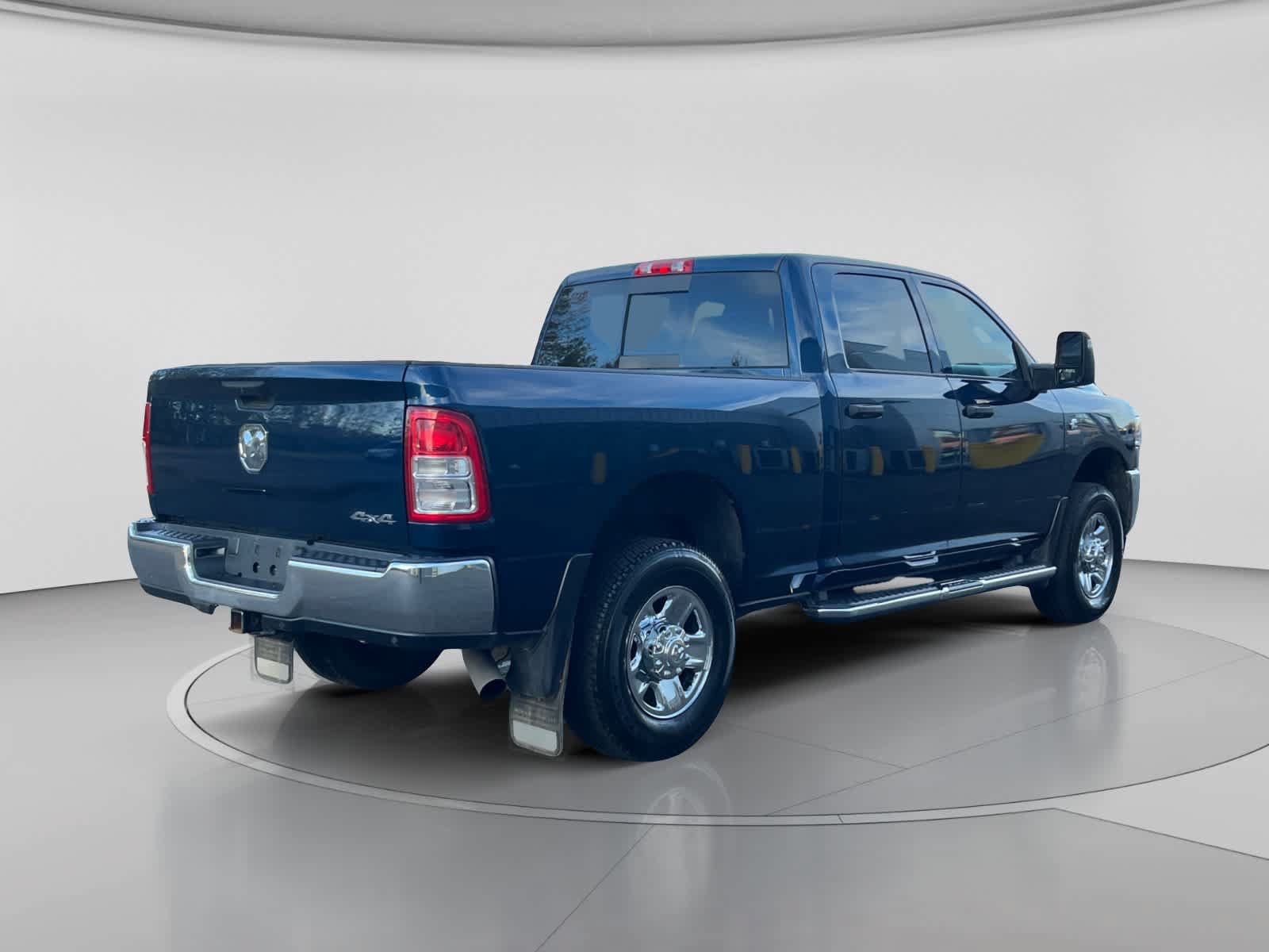 Used 2024 RAM 3500 Tradesman w/ Chrome Appearance Group AWD/4WD image 5