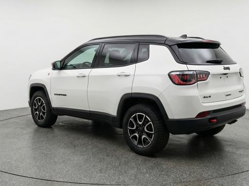 Used 2025 Jeep Compass Trailhawk AWD/4WD image 6