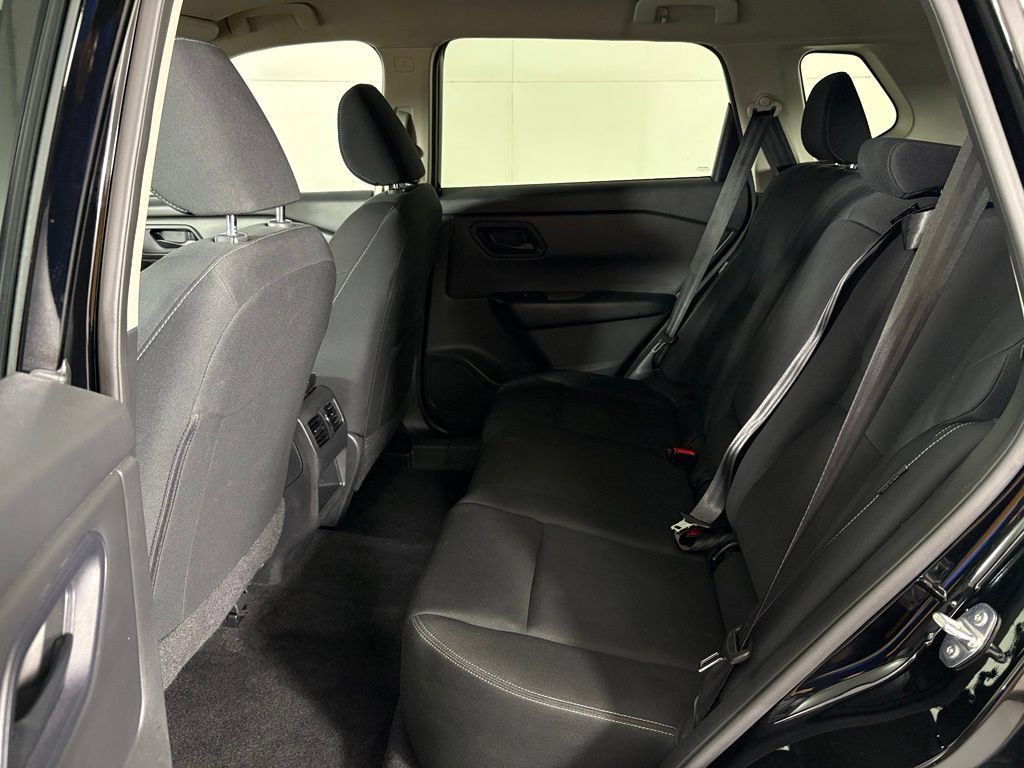 Used 2024 Nissan Rogue S FWD image 34