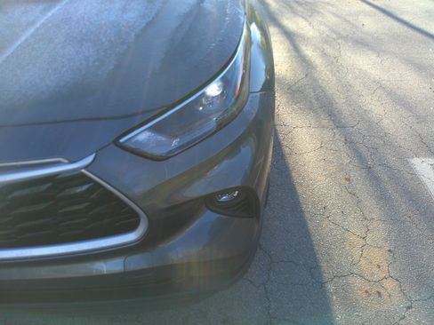 Used 2023 Toyota Highlander XLE image 7