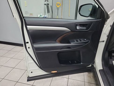 Used 2019 Toyota Highlander XLE image 31