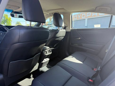 Used 2024 Lexus ES 300h w/ Premium Package FWD image 12