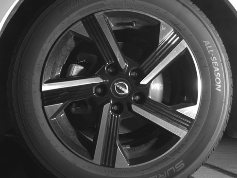 Used 2025 Nissan Sentra SV FWD image 12