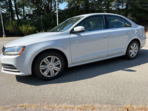 Used 2017 Volkswagen Jetta S FWD image 4