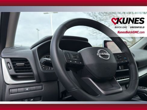 Used 2025 Nissan Rogue SV image 15