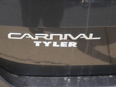 Used 2024 Kia Carnival EX FWD image 13